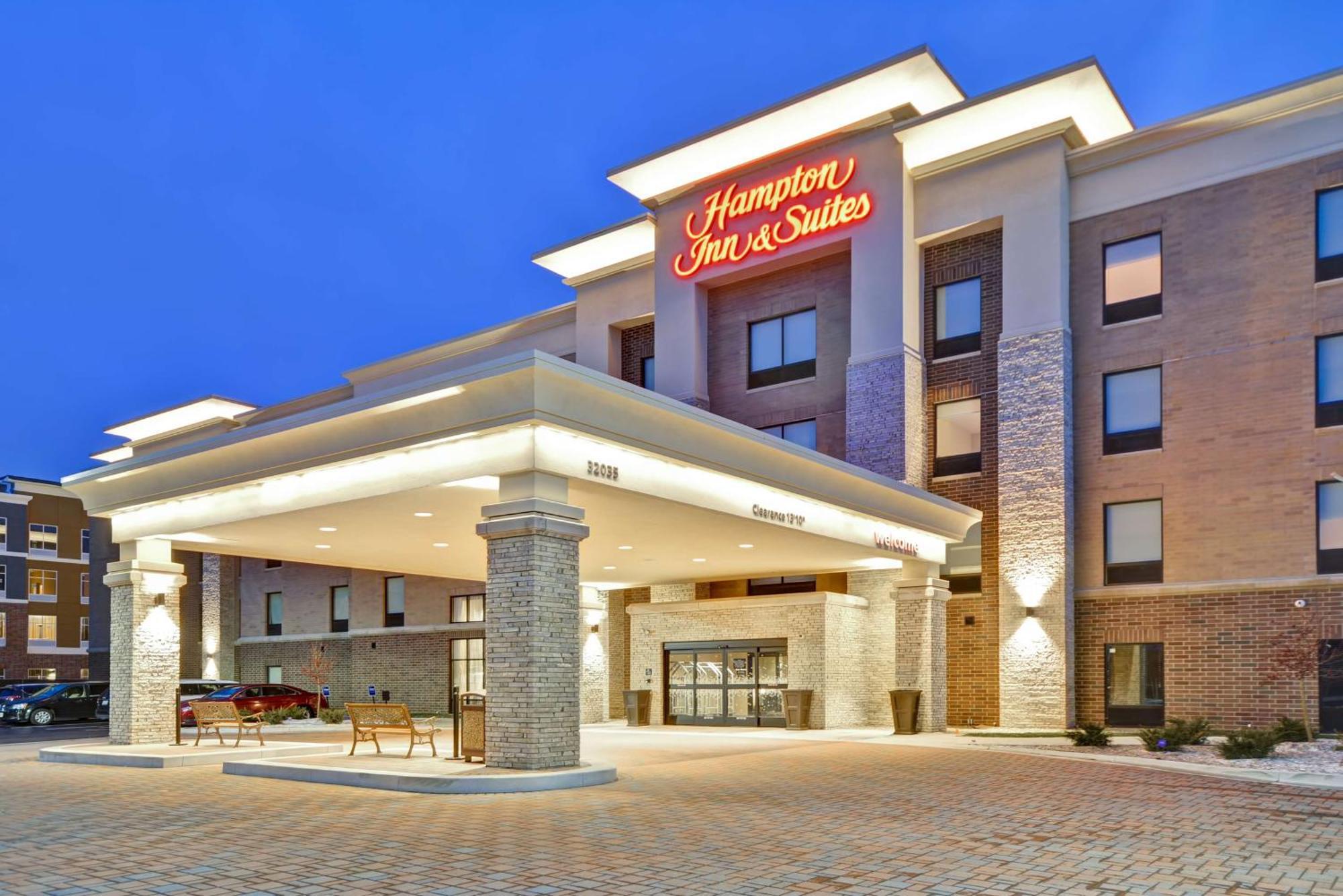 Hampton Inn & Suites Detroit/Warren Exterior photo